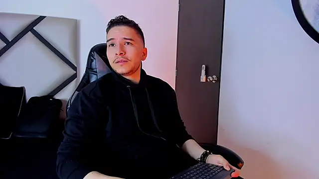 mike 257 online show from October 25, 2025, 12:04 pm