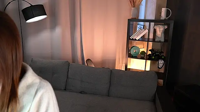 SerenelLee online show from October 21, 2025, 6:46 am