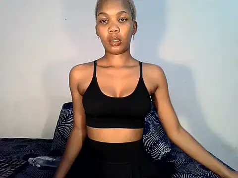 Snapshot of MinnieBee101 chatting on October 31, 2025, 9:54 pm MinnieBee101 online show from October 31, 2025, 9:54 pm