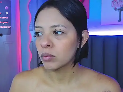 Aria Russo online show from December 3, 2025, 2:27 pm