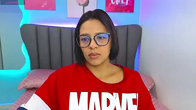 Aria Russo online show from December 5, 2025, 2:37 pm