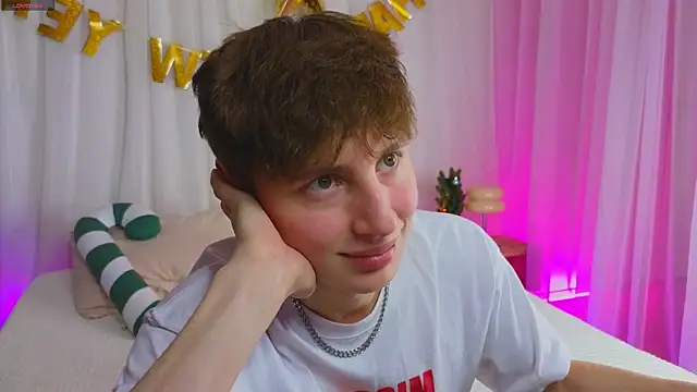 Snapshot of crisp1n chatting on January 7, 2026, 9:42 pm crisp1n online show from January 7, 2026, 9:42 pm