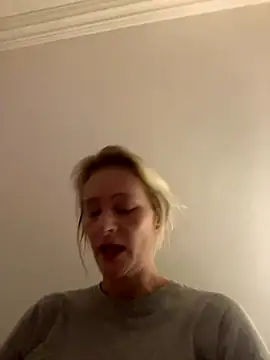 Snapshot of milfdawn chatting on October 27, 2025, 11:27 pm milfdawn online show from October 27, 2025, 11:27 pm