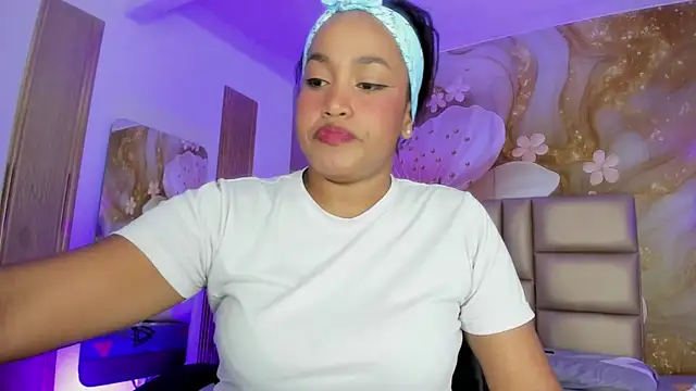 Snapshot of NahomiWalker_ chatting on December 4, 2025, 7:24 pm NahomiWalker online show from December 4, 2025, 7:24 pm