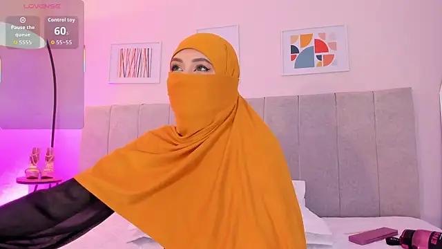 fatiima  online show from November 10, 2025, 7:08 pm