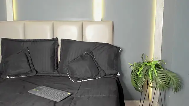 Snapshot of ArohomLester chatting on December 3, 2025, 11:20 am ArohomLester online show from December 3, 2025, 11:20 am