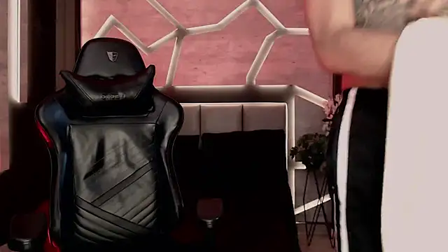 Snapshot of ArohomLester chatting on December 4, 2025, 7:13 pm ArohomLester online show from December 4, 2025, 7:13 pm