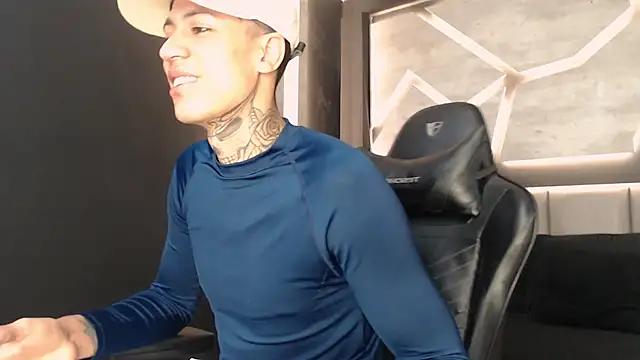 Snapshot of ArohomLester chatting on November 28, 2025, 10:59 am ArohomLester online show from November 28, 2025, 10:59 am