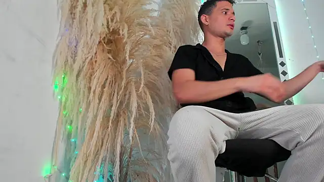 Snapshot of Jax_Thunder chatting on February 10, 2026, 1:32 pm Jax Thunder online show from February 10, 2026, 1:32 pm