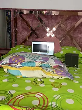 nadia  lulu online show from February 14, 2026, 12:05 pm