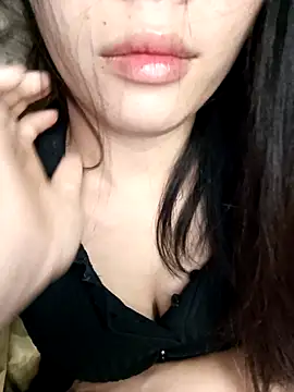 Snapshot of Fish_yellow chatting on November 5, 2025, 10:13 pm Fish yellow online show from November 5, 2025, 10:13 pm