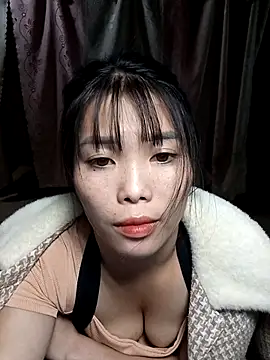 Snapshot of Fish_yellow chatting on October 24, 2025, 12:48 pm Fish yellow online show from October 24, 2025, 12:48 pm