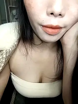 Snapshot of Fish_yellow chatting on November 3, 2025, 3:34 am Fish yellow online show from November 3, 2025, 3:34 am