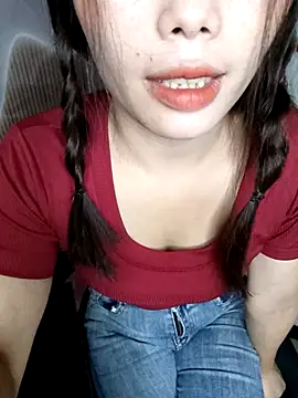 Snapshot of Fish_yellow chatting on November 18, 2025, 1:10 am Fish yellow online show from November 18, 2025, 1:10 am