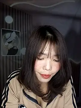 Snapshot of Fish_yellow chatting on December 2, 2025, 1:02 pm Fish yellow online show from December 2, 2025, 1:02 pm