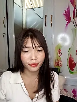 Snapshot of Fish_yellow chatting on November 14, 2025, 7:23 am Fish yellow online show from November 14, 2025, 7:23 am