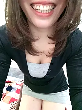 Snapshot of Fish_yellow chatting on November 28, 2025, 6:24 am Fish yellow online show from November 28, 2025, 6:24 am