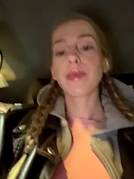 kira mia online show from November 25, 2025, 3:12 pm