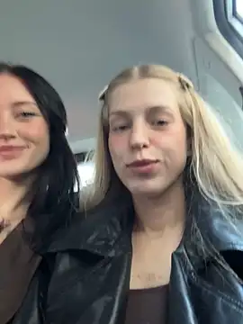 kira mia online show from May 1, 2026, 4:23 pm
