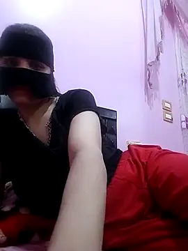 SandyAmr online show from April 13, 2026, 9:13 am