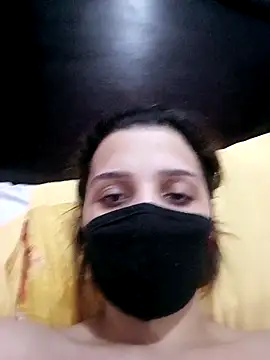 SandyAmr online show from November 3, 2025, 9:02 am