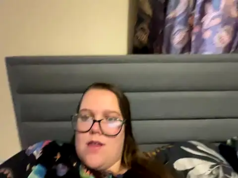 Snapshot of Scarletcum22 chatting on November 7, 2025, 11:37 am Scarletcum22 online show from November 7, 2025, 11:37 am