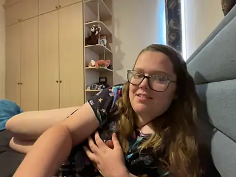 Snapshot of Scarletcum22 chatting on November 8, 2025, 12:09 pm Scarletcum22 online show from November 8, 2025, 12:09 pm