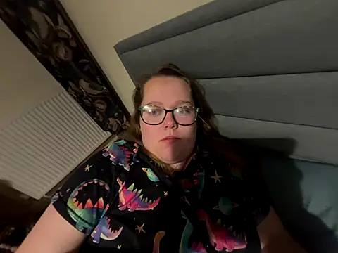 Snapshot of Scarletcum22 chatting on December 18, 2025, 7:02 am Scarletcum22 online show from December 18, 2025, 7:02 am