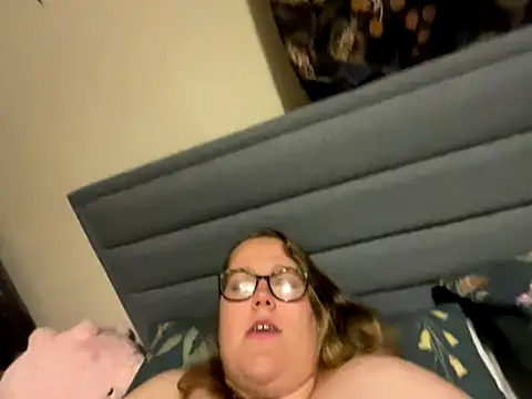 Snapshot of Scarletcum22 chatting on November 19, 2025, 7:19 am Scarletcum22 online show from November 19, 2025, 7:19 am