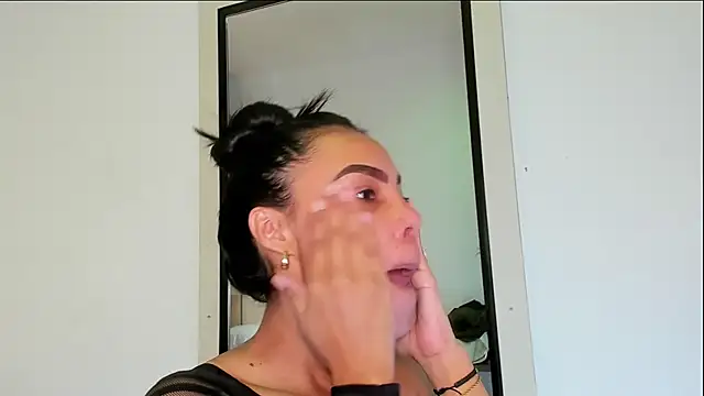 Snapshot of Blackywhiite chatting on November 23, 2025, 6:01 am Blackywhiite online show from November 23, 2025, 6:01 am