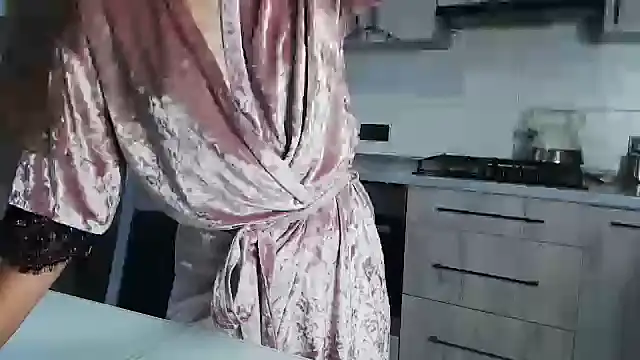 Snapshot of MilenaRossa chatting on October 25, 2025, 12:17 pm MilenaRossa online show from October 25, 2025, 12:17 pm