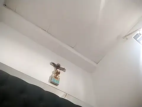 laseducida online show from April 13, 2026, 10:03 pm