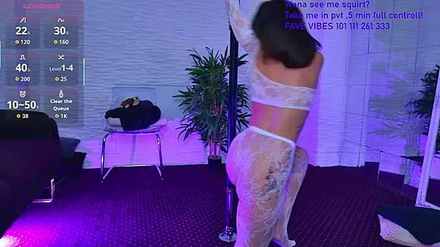 Snapshot of IvorySwan chatting on December 5, 2025, 5:39 am IvorySwan online show from December 5, 2025, 5:39 am