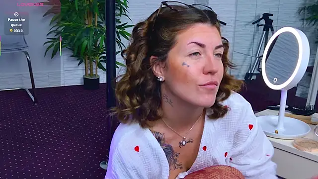 Snapshot of IvorySwan chatting on November 23, 2025, 5:39 am IvorySwan online show from November 23, 2025, 5:39 am