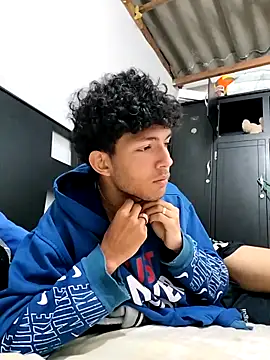 Snapshot of LyliaWood chatting on October 23, 2025, 2:32 am LyliaWood online show from October 23, 2025, 2:32 am