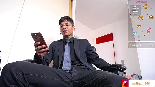 nathan aress6666 online show from December 21, 2025, 9:04 pm