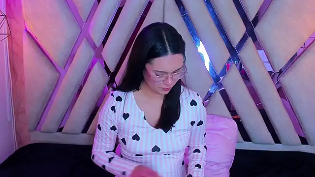 Isa doux online show from April 26, 2026, 4:32 am