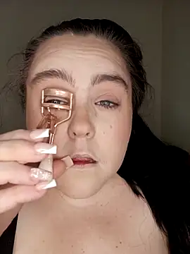 Snapshot of Maya_29x chatting on December 17, 2025, 12:43 pm Maya 29x online show from December 17, 2025, 12:43 pm