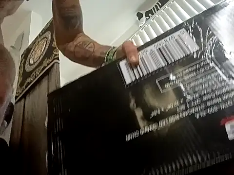 alphacloudGod online show from November 5, 2025, 5:49 pm