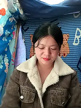 lisa-bae00 online show from March 8, 2026, 3:10 am