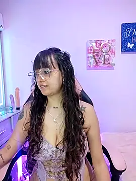 Snapshot of Pinkvixen69 chatting on May 7, 2026, 6:22 pm Pinkvixen69 online show from May 7, 2026, 6:22 pm