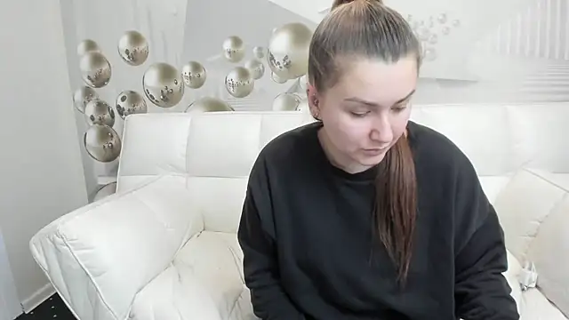 Julia henny3 online show from October 21, 2025, 1:21 pm