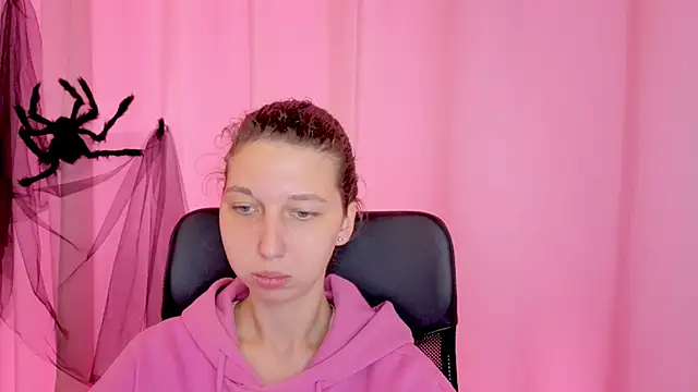 CuteEllii online show from November 10, 2025, 11:26 am