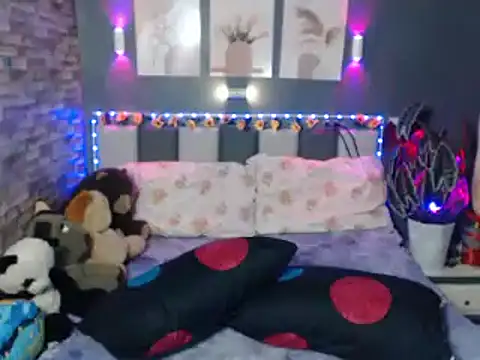 HotNathalie6900 online show from February 13, 2026, 7:19 am