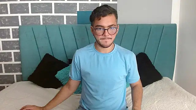 Zac Golden online show from November 28, 2025, 11:49 pm