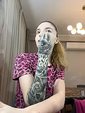 Snapshot of LaraSynn chatting on March 2, 2026, 3:18 am LaraSynn online show from March 2, 2026, 3:18 am