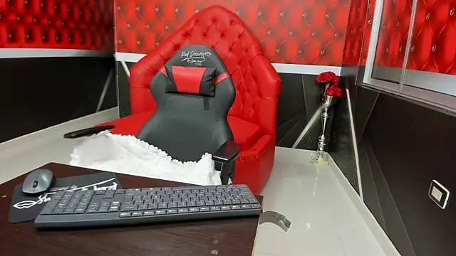 Snapshot of Bianca_Millf chatting on November 7, 2025, 3:11 am Bianca Millf online show from November 7, 2025, 3:11 am