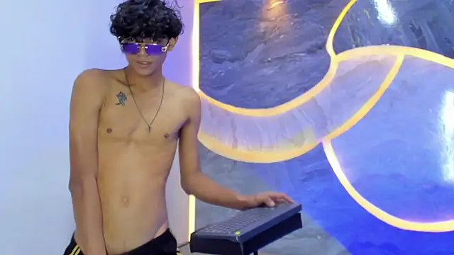 Snapshot of Sex_Boy_33_ chatting on November 10, 2025, 5:07 pm Sex Boy 33 online show from November 10, 2025, 5:07 pm