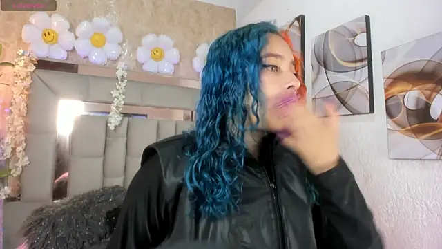 Cristall ravven online show from October 28, 2025, 2:05 pm