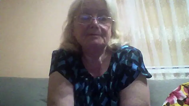 AmyLove353 online show from May 7, 2026, 9:29 pm